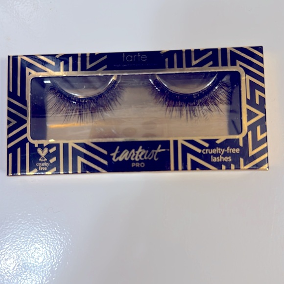 tarte
Tarteist™ Pro Cruelty-Free Lashes center of attention - Picture 2 of 3